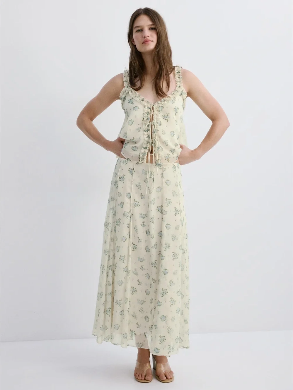 NWT (size XS) MANGO FLORAL SKIRT WITH GODETS
